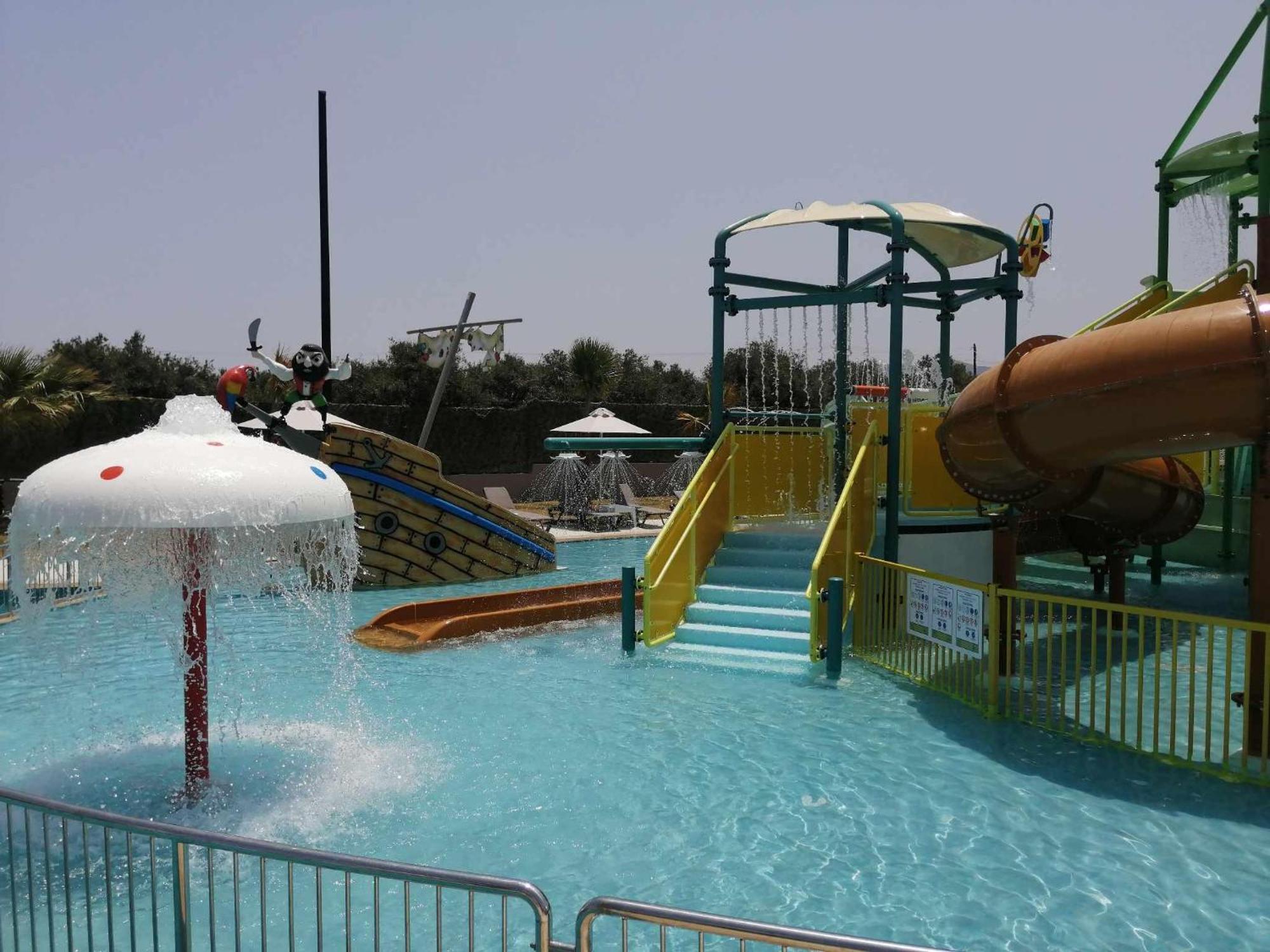 Senseana Sea Side Resort & Aquadventure 阿纳利普西 外观 照片