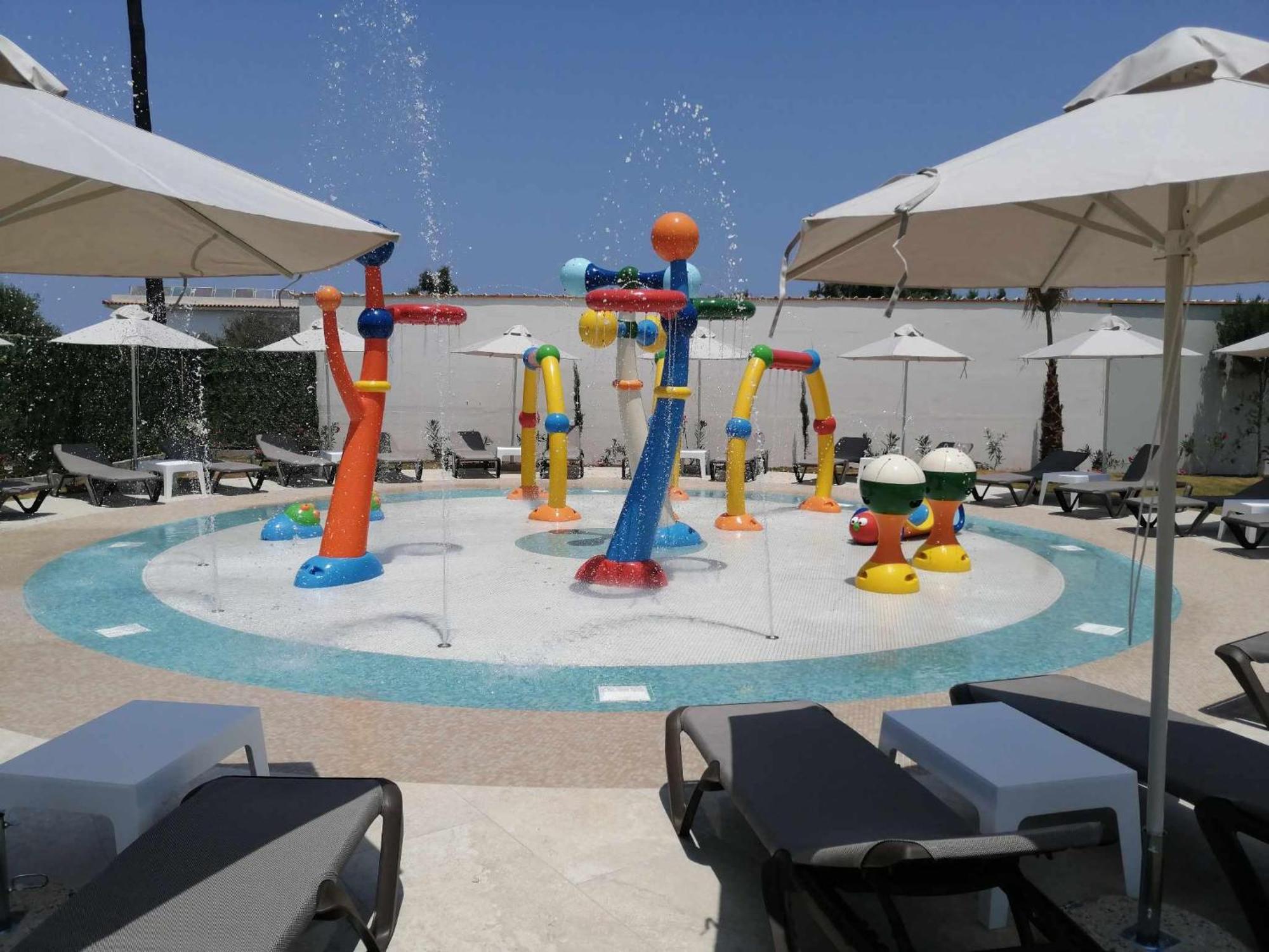 Senseana Sea Side Resort & Aquadventure 阿纳利普西 外观 照片